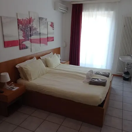 Hotel Ristorante Camoghe *